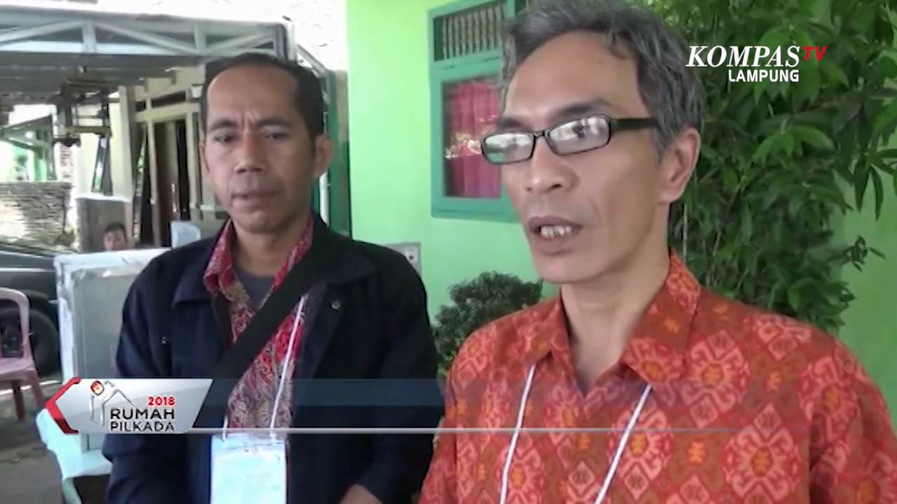 PETUGAS TPS DATANGI WARGA YANG SAKIT