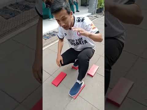 Video: Ikon Scholl: bakiak kayu dari garis ikonik Scholl kembali menjadi tren