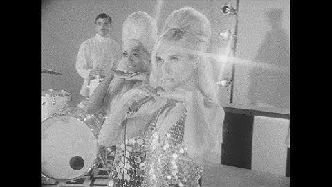 Thumbnail of Natalie Bergman - Shine Your Light On Me (Official Video)