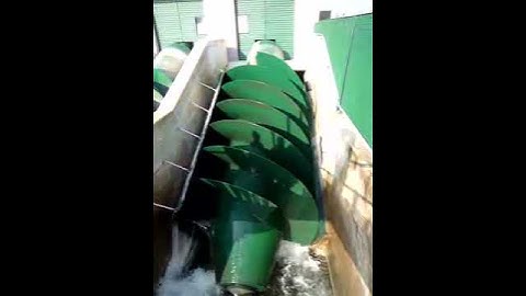 Hydro Turbine  with Archimedes Screw.avi