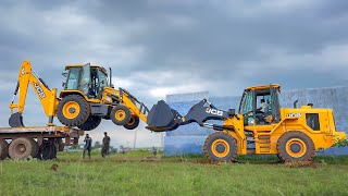 NEW JCB 3DX gets down from Trailer stuck in Mud with help of 437-4 Wheeled Loader | New Jcb
