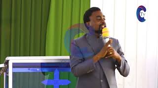 Usiogope MUNGU yuko pamoja na wewe | Apostle Francis Mbago.