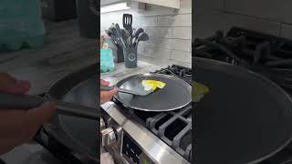 They made the PERFECT griddle pan 🤯 #griddlepan #tortillas #potsandpans #kitchenware #hexclad