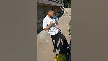 فيديو مضحك في صيد الاسماك 