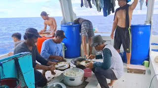 Netting and Cooking on the Boat || Pa'gaE Mandar || KM Burapala || Netfish and cooking