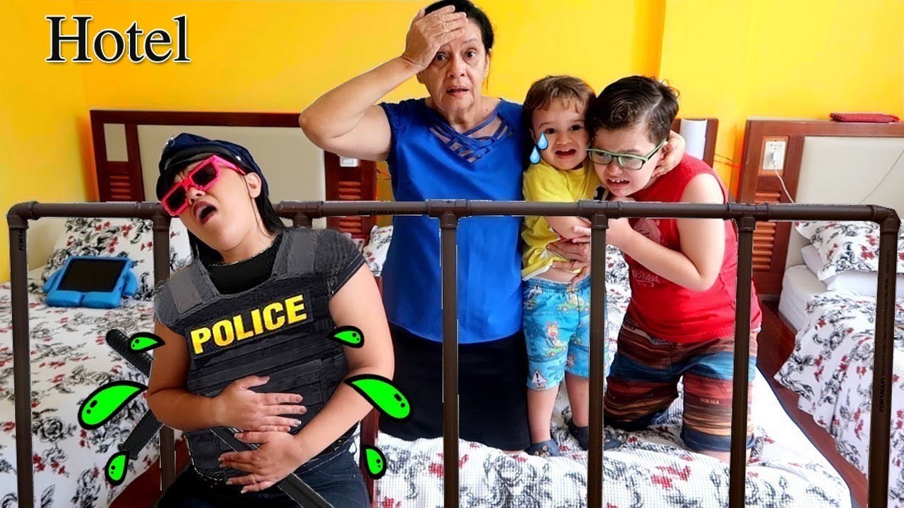 IGOR FINGE BRINCAR DE POLICIAL NO HOTEL com a mamãe!! Historinha, video para Crianças