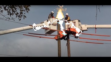 Most Dangerous Electrical Jobs ⚡: The High-Risk World of Power Linemen!