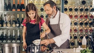 Filippo la mantia cucina per noi - foto di andrea pugiottovideo:
riprese con iphone 6 chiara vittadini "pomodori, basilico, acciughe,
zenzero, crème fraîc...