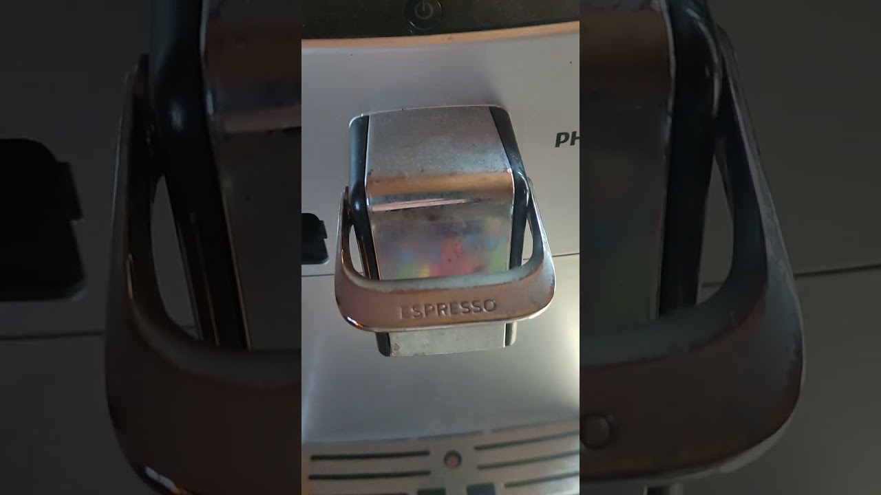 Кофемашина Philips 4050/10 не мелет зерно.