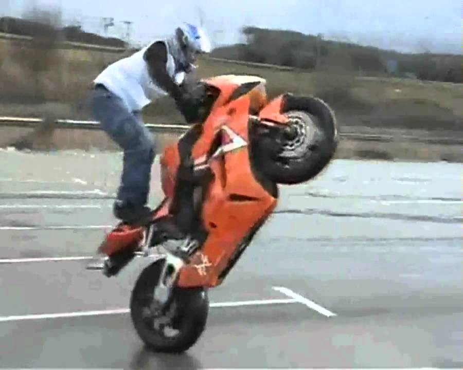 Kaskadér na motorke