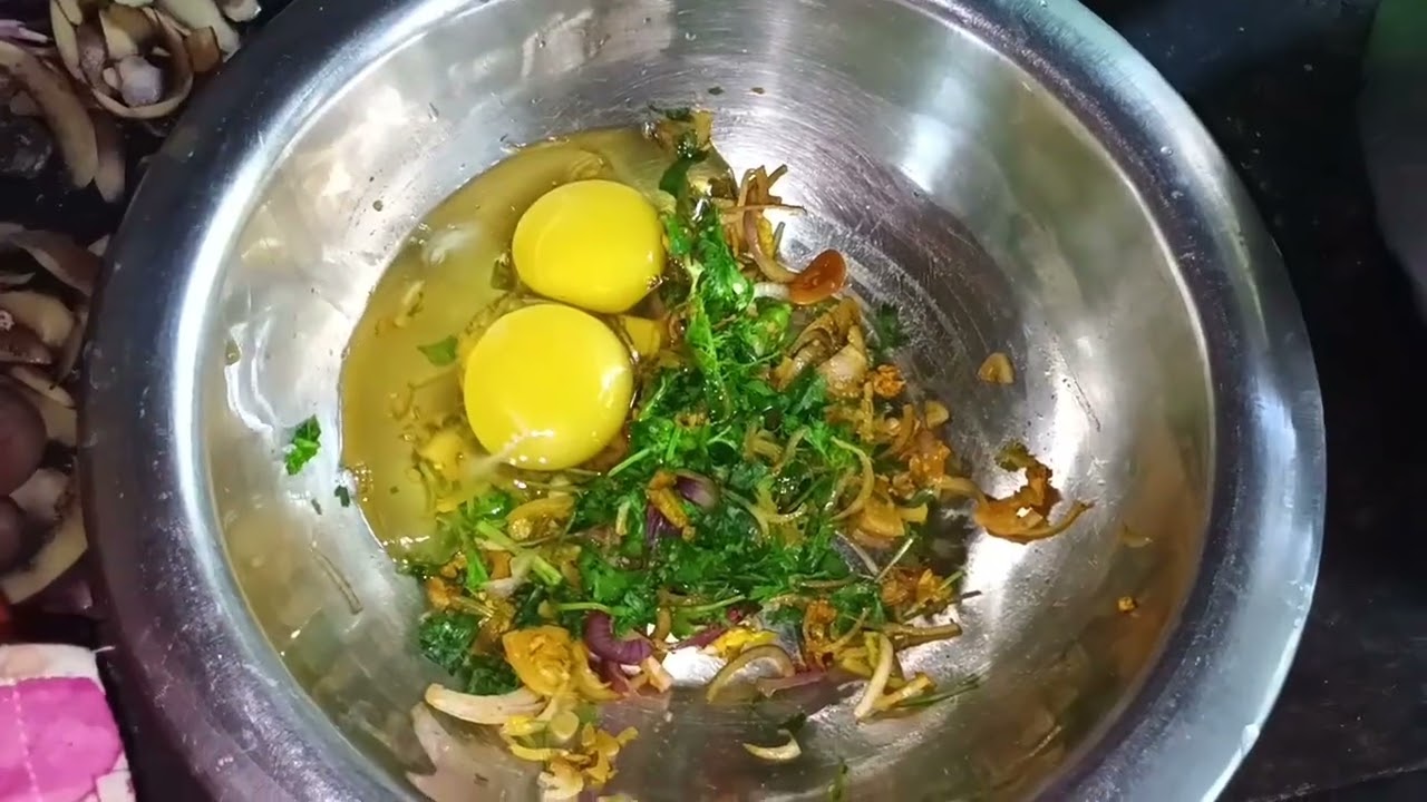 মিষ্টি কুমরার ফুল দিয়ে ডিম ভাজা।