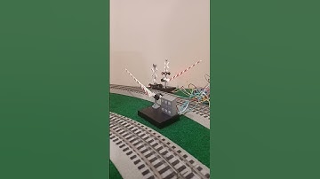 New Z-Stuff Crossing Gates With Flashing Lights And Bell.