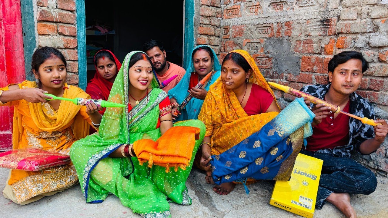 दिलदार सास, देखिये कैसे बहुओं के लिए होली में साड़ी खरीदकर देती है।|Gawar Bhauji Priti Singh Comedy