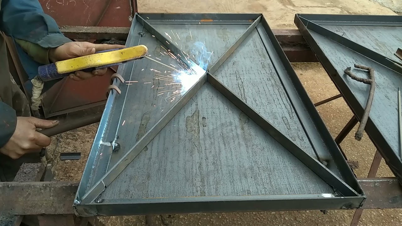 Самый простой способ сделать железную дверь-окно для колодца