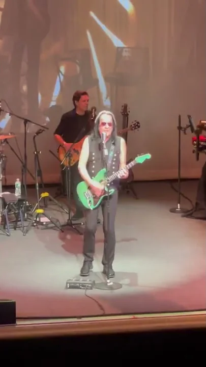 Todd Rundgren’s, “I Saw the Light” live at the Ridgefield Playhouse