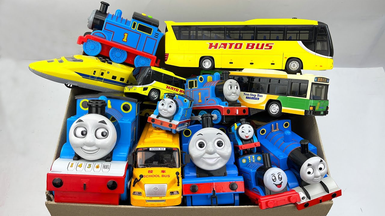 走る・落ちる！トーマスのおもちゃ列車が坂道走行テスト☆バスと一緒に大集合｜Thomas Train Running & Falling