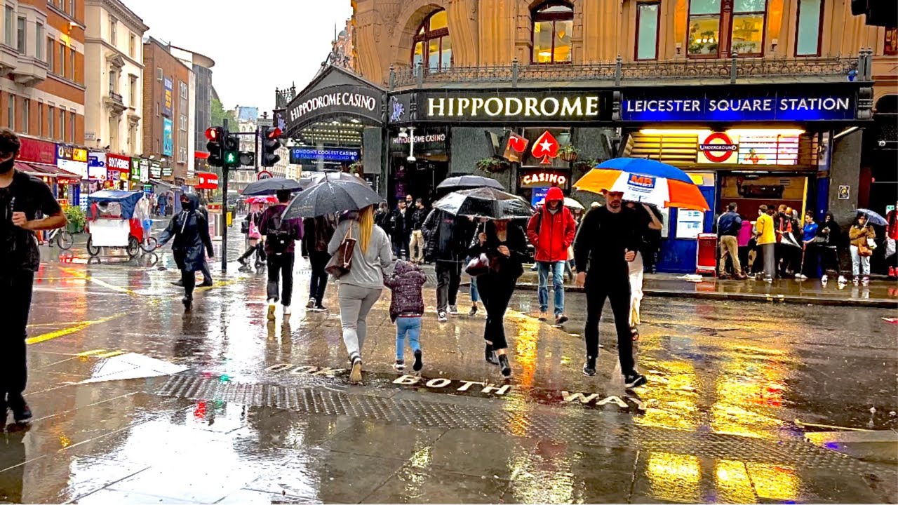 London Rain Walk | Central London Rainy Walk 2021 | 4K [HDR] - YouTube