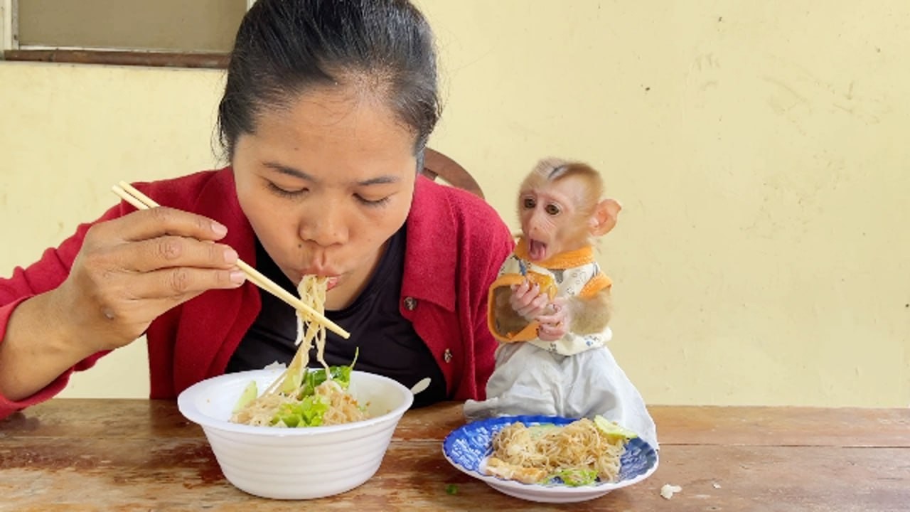 Nouti Ronaldo Sit Enjoin Morning Breakfast With Mommy