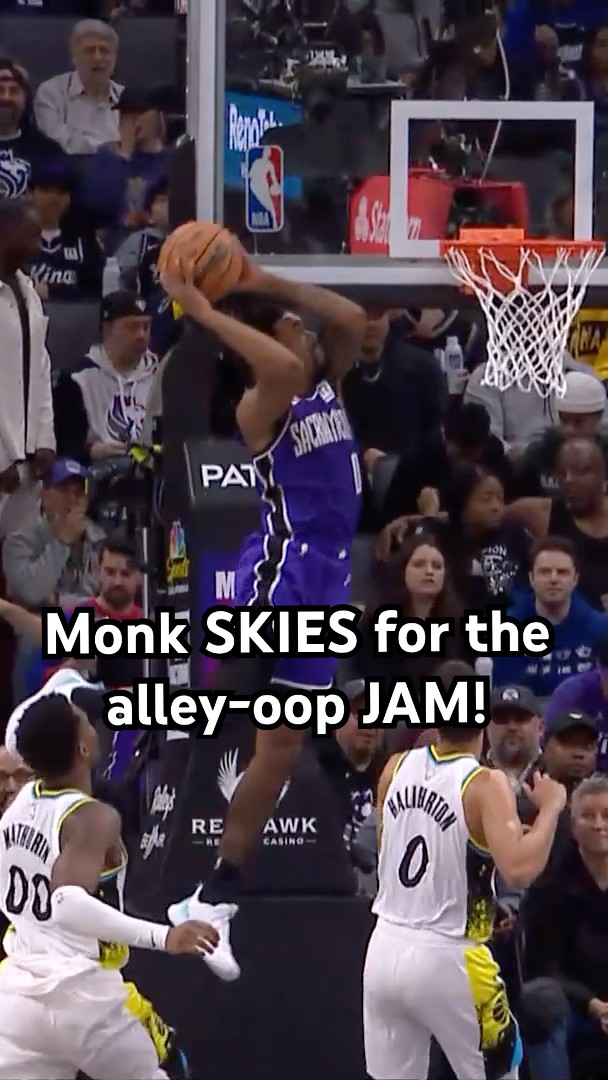 Sabonis lobs it up to Monk for the JAM!