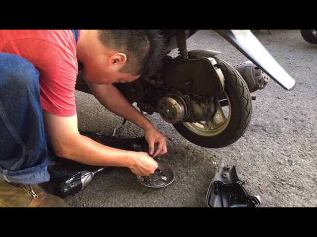 ホンダ ライブDIO 駆動系清掃 ウエイトローラー交換 エアクリーナー
