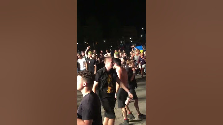 Ukraińcy przed sceną podczas koncertu na festiwalu Faine Misto Rzeszów 2022