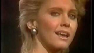 Olivia Newton-John  Heart Attack chords