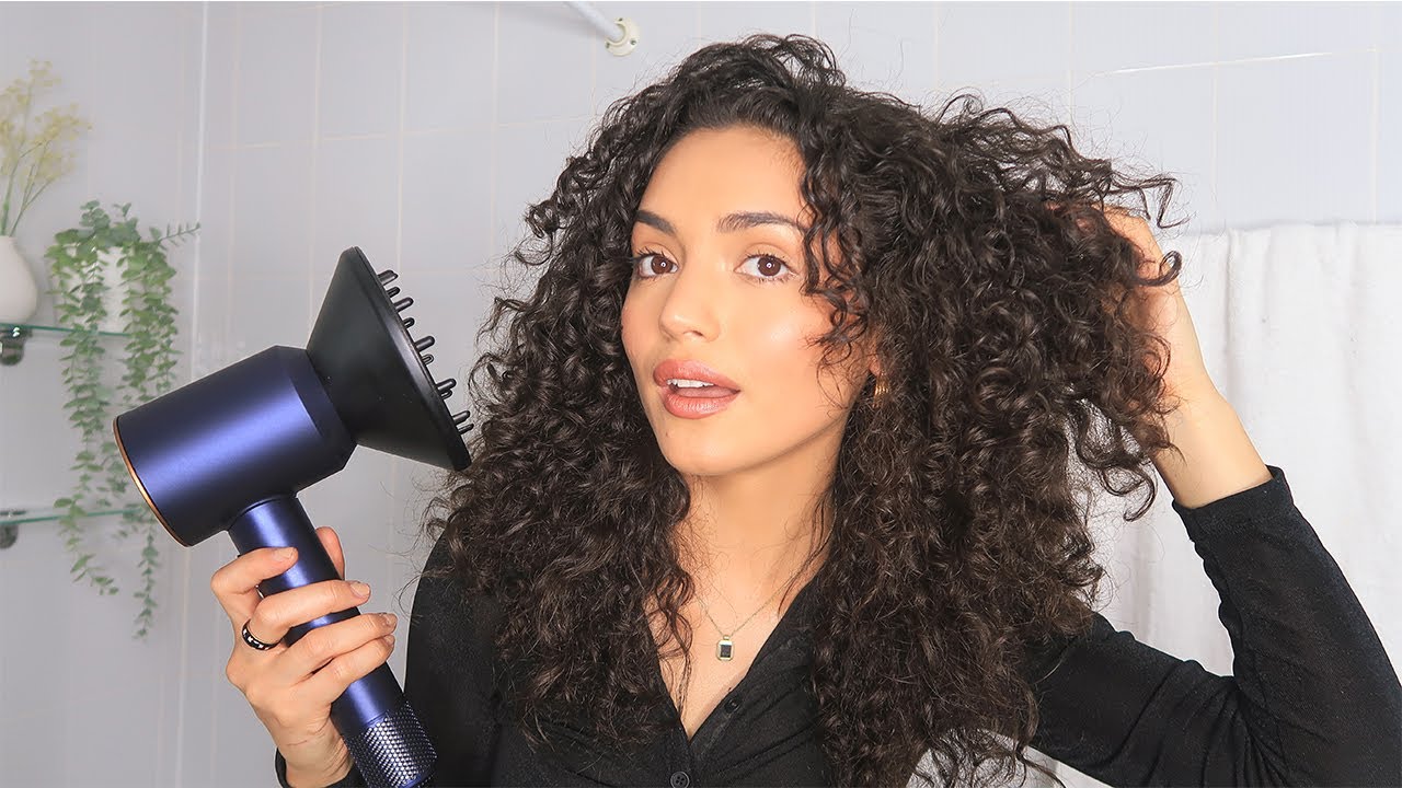 Trying the Dyson Supersonic on my curls!