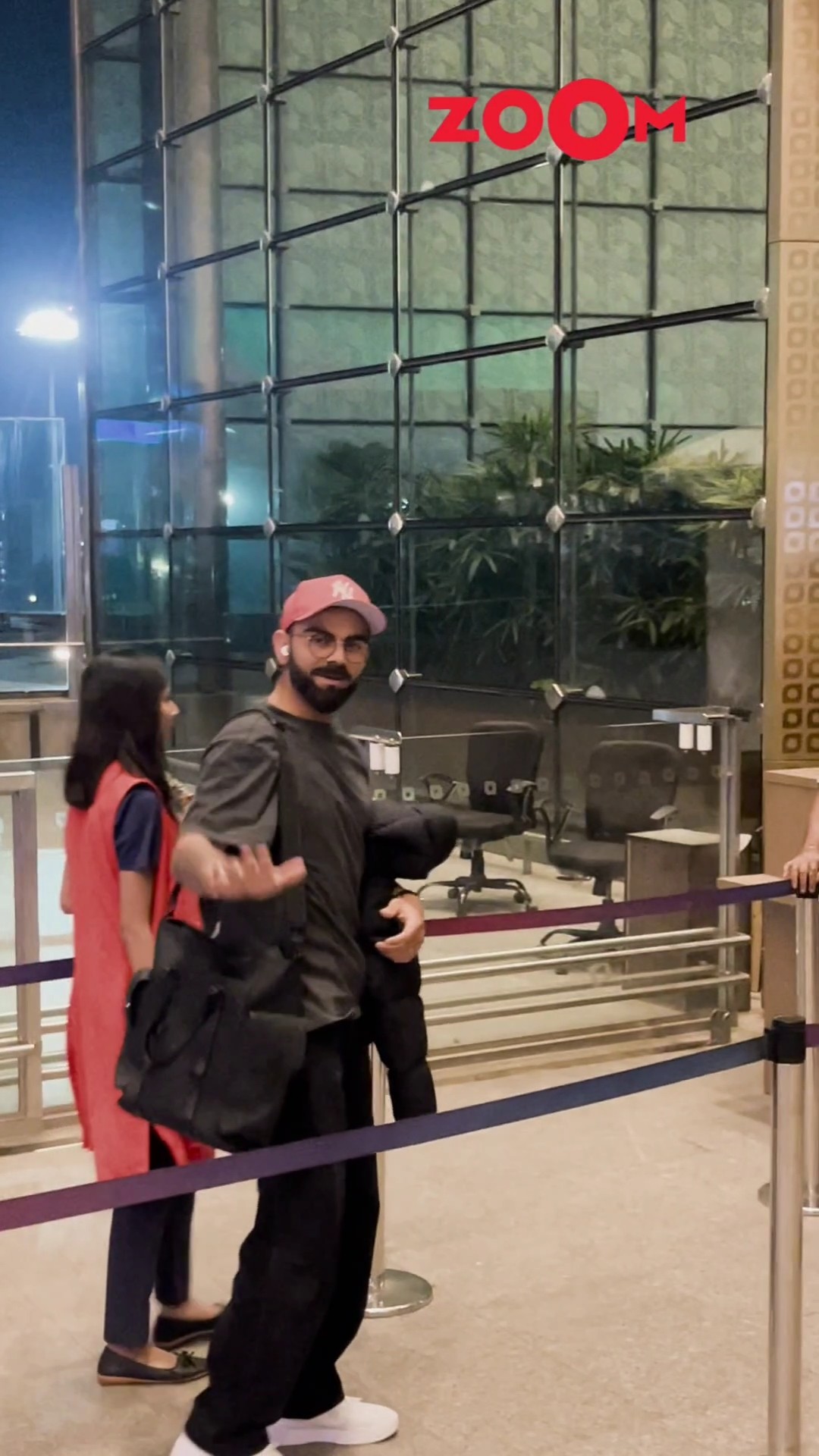Virat Kohli Greets Paps with a Smile and a Thumbs Up ??? #viratkohli #shorts