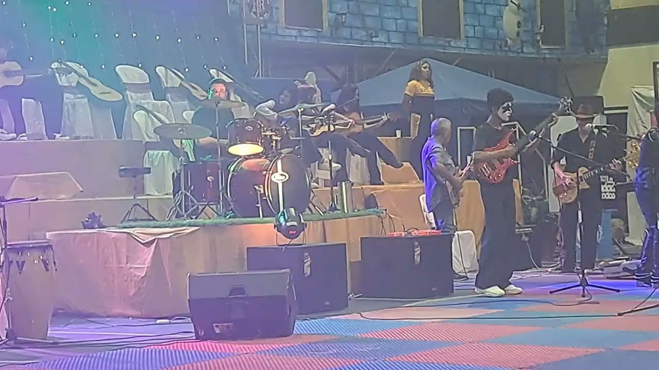 I was made for loving you - Kiss cover band - Estudiantes del Colegio Brisas del Río De Guayaquil