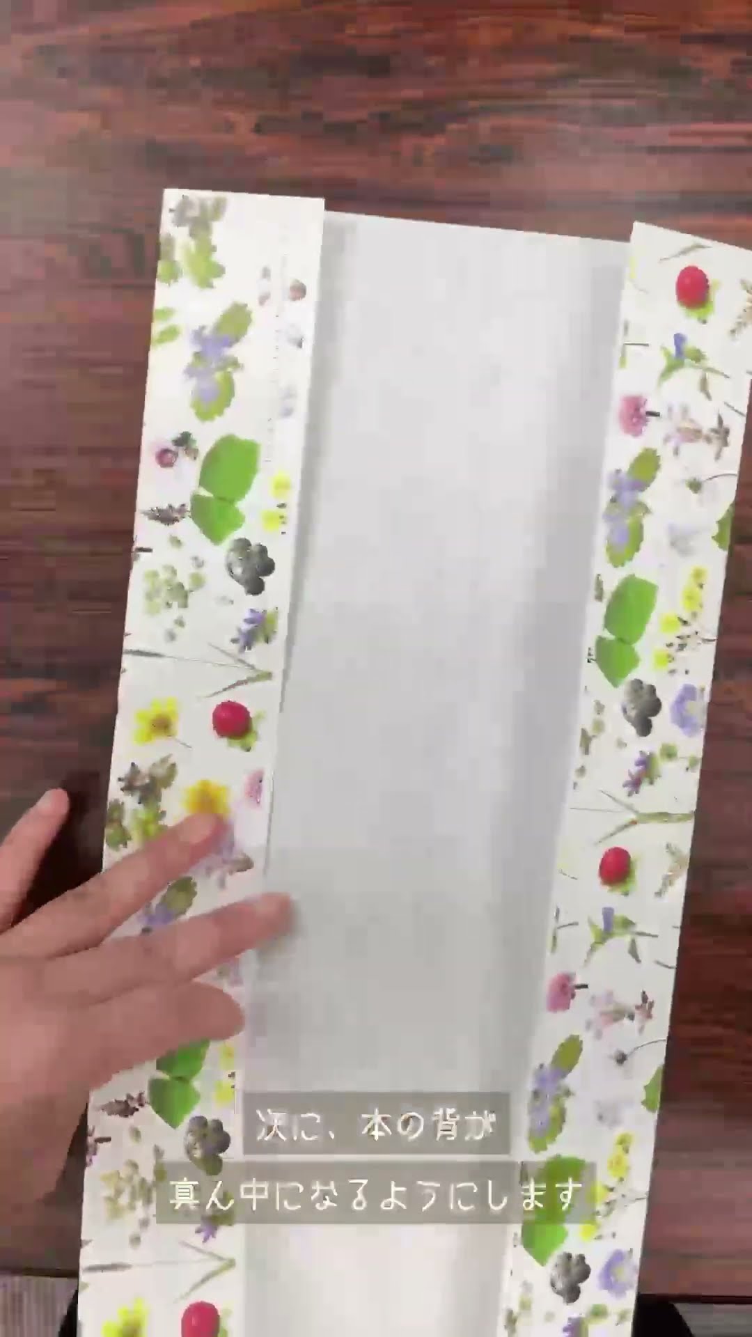 ラッピングペーパーをブックカバーにしてみた - YouTube