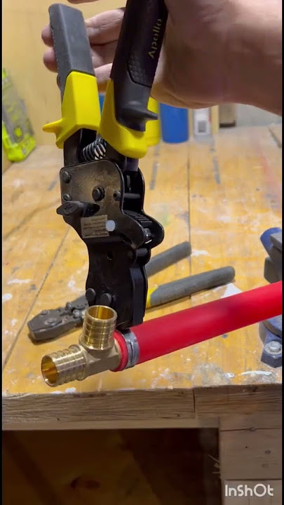 One hand PEX pinch clamp tool.#pexpipe #easyway #plumbing #PEX #clamptool
