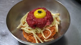 Delicious and fresh ! Raw Beef Spicy Noodle / Korean Food / 신원시장 육회 비빔라면