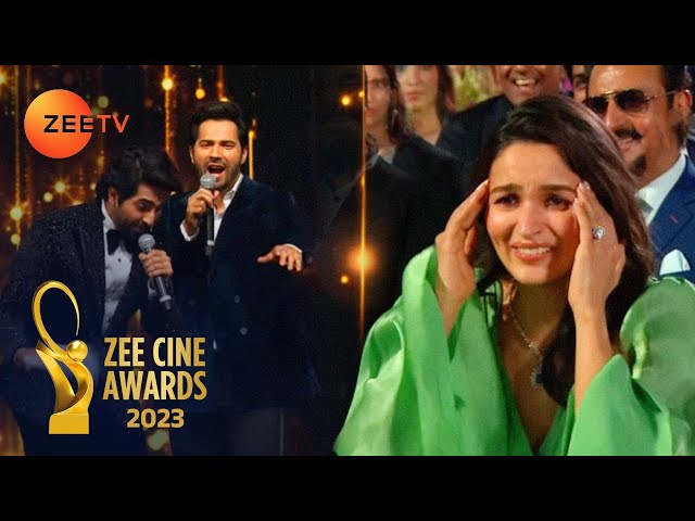 Zee Cine Awards 2023 - Varun & Ayushmann Sing A Fun Version Of #Kesariya For Alia, Ranbir & Raha! class=