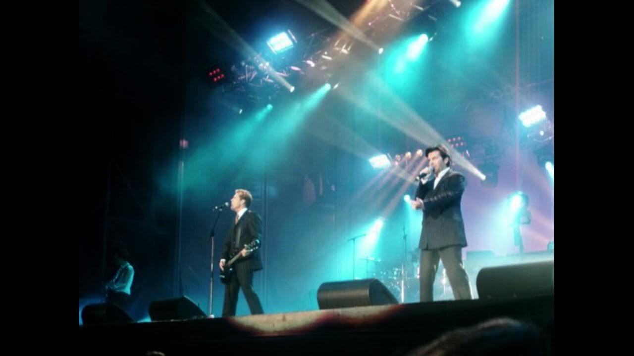 группа modern talking 98. модерн токинг 1984. Modern talking концерт. Modern talking 1998. группа modern talking на концерте.