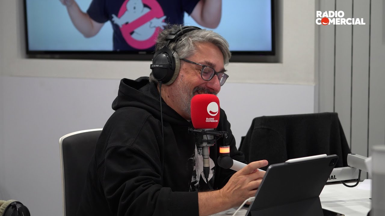 Rádio Comercial | Acordando a meio da noite ao som de uma bengala - O Homem Que Mordeu o Cão