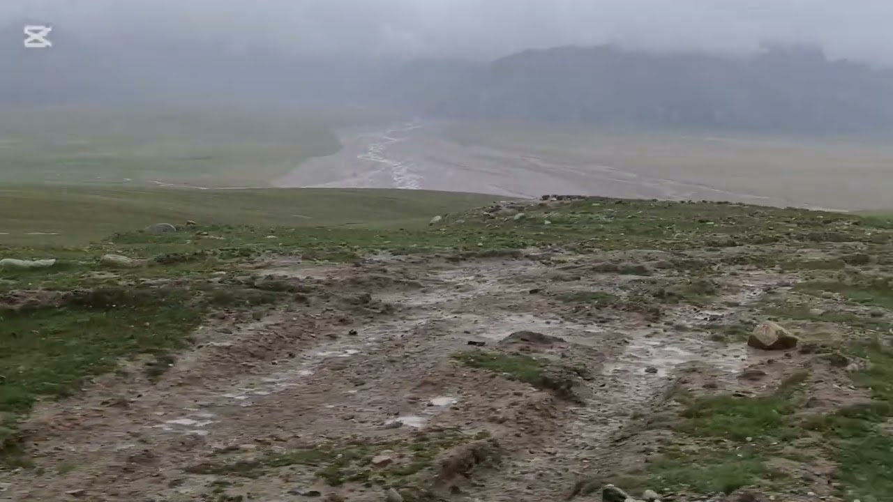 Kyrgyzstan. Ак-Шыйрак айылы. Сырт өрөөнүндө.