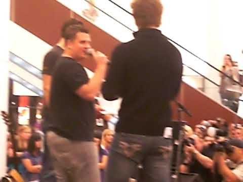 Daniel Cudmore & Charlie Bewley @ Cherry Hill Mall...