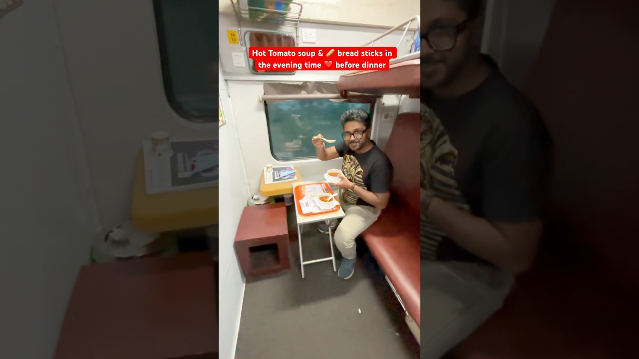 Hot Tomato soup & 🥖 bread sticks in the evening time ❤️ before dinner