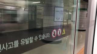 20181024 서울5호선 충정로역 진입 ( 방화행 열차) Korea Seoul metropolitan