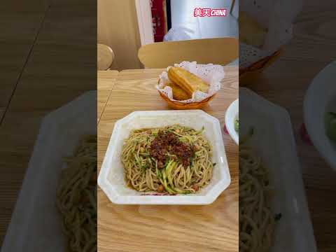 Tantangan mukbang makan mie pedas ala Tiongkok #makanan #shorts #foodie #mukbang