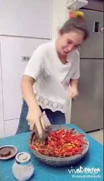 Cantiknya Ussy Ngulek Sambal Sambil joged #ussy