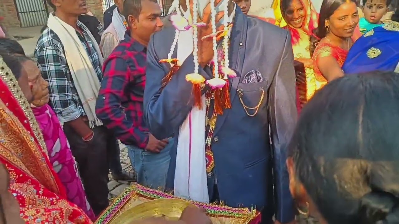 Dham par sadi hamlog Masti me lage hue hai 