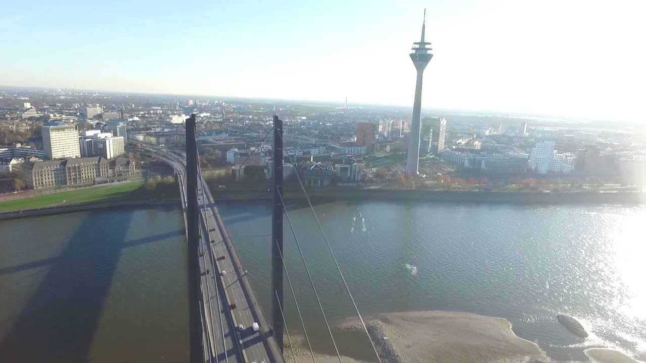 Drohnenflug über Düsseldorf Oberkassel, Rheinturm, Kniebrücke mit Phantom 3 Pro DJI