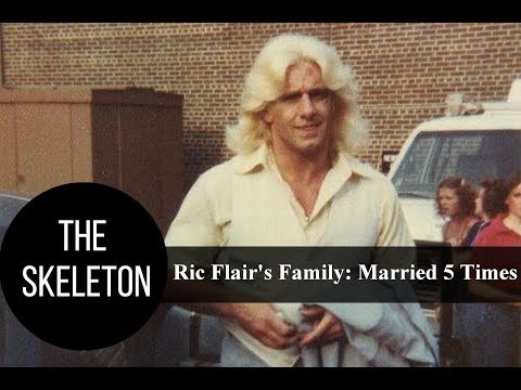 Video: Ric Flairs nettoverdi: Wiki, gift, familie, bryllup, lønn, søsken