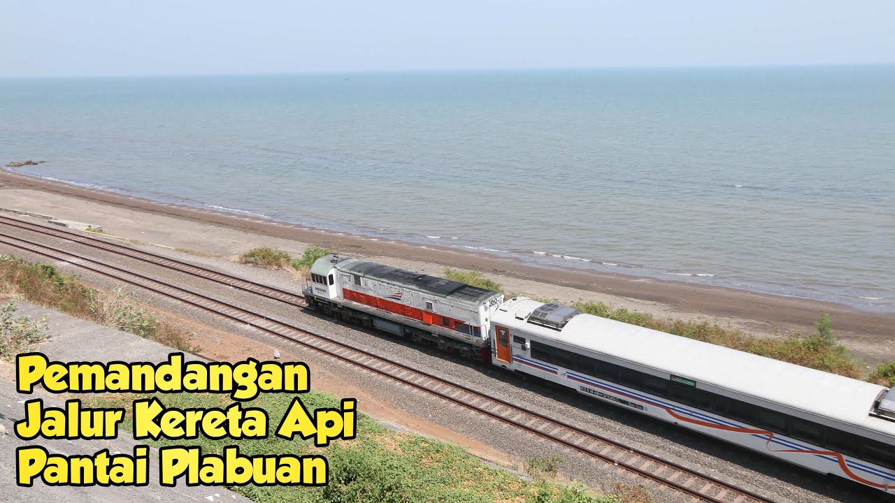  Pemandangan  Jalur  Kereta  Api  di Pantai Plabuan Jawa Tengah 