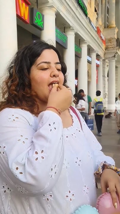 Public Reaction Eating BazaaRooh Makhana And Popcorn In CP Delhi public-reaction-eating-bazaarooh-makhana-and-popcorn-in-cp-delhi