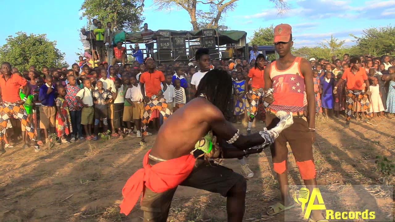 Hii ndio show ya Ngobho isakalyanzonelwa ona mashabiki walivyo ingia uwanjani