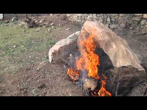 Vidéo: Quelles roches explosent dans le feu ?