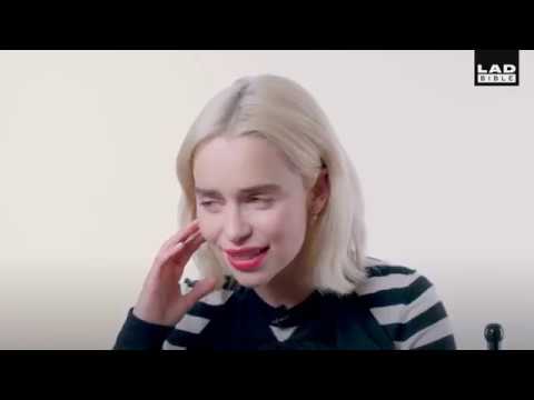 emilia-clarke-e-woody-harrelson-parlano-di-star-wars,-game-of-thrones-e-di-calcio-|-sub-ita