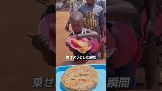 ある少年が小さな子にジュースを一杯渡してあげたんです。